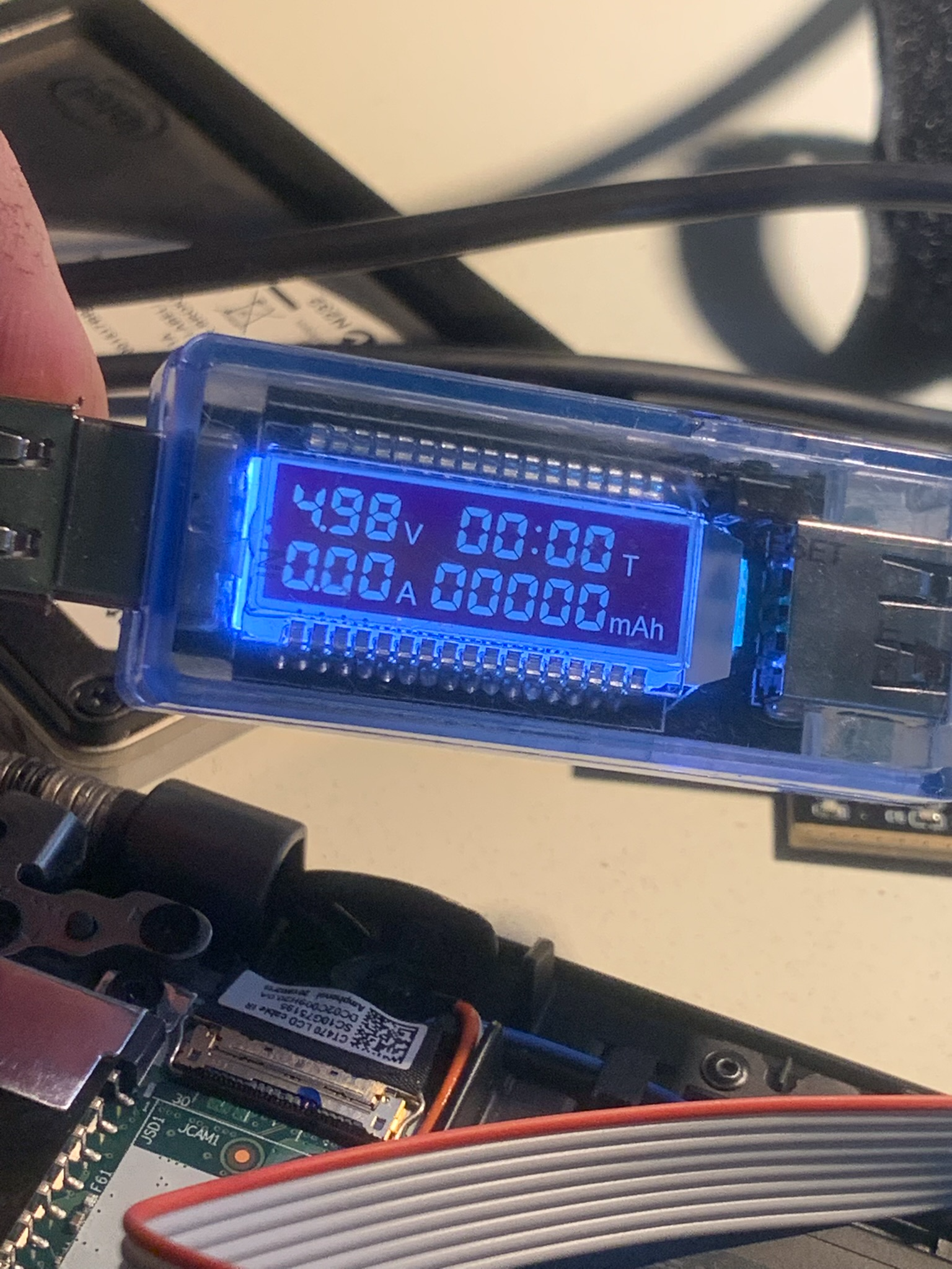 Disconnect the VOLTAGEMETER from the USB port